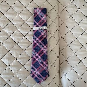 Perry Ellis Portfolio men’s tie.